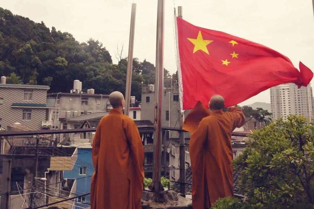 首台套全海况百千瓦气动式波浪能发电装备下水